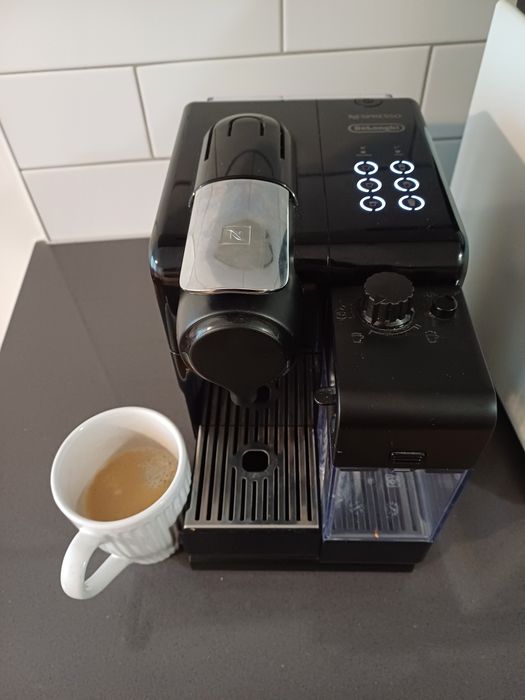 Продам кавоварку  Delonghi