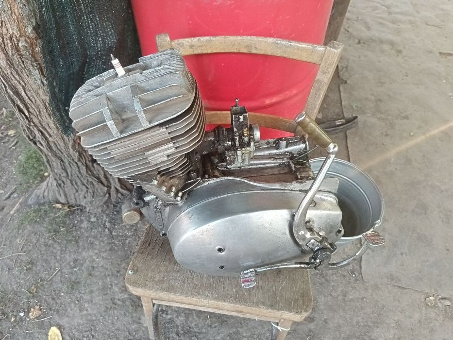 Продам двіжок иж планета 4