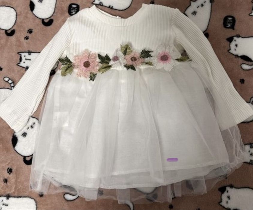 Дуже ніжна дитяча сукня на дівчинку