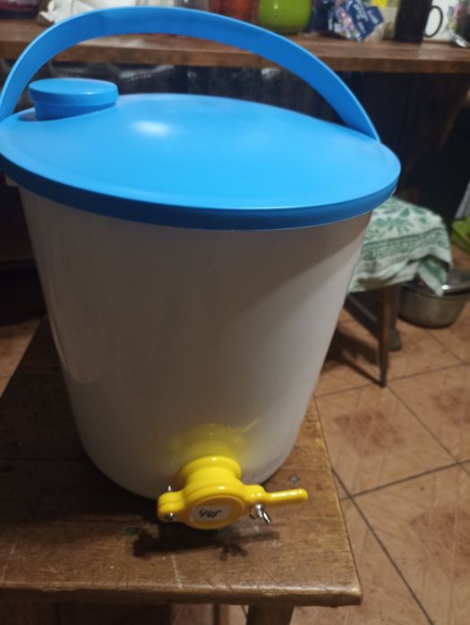 Продам відро для розливу меду в меншу тару