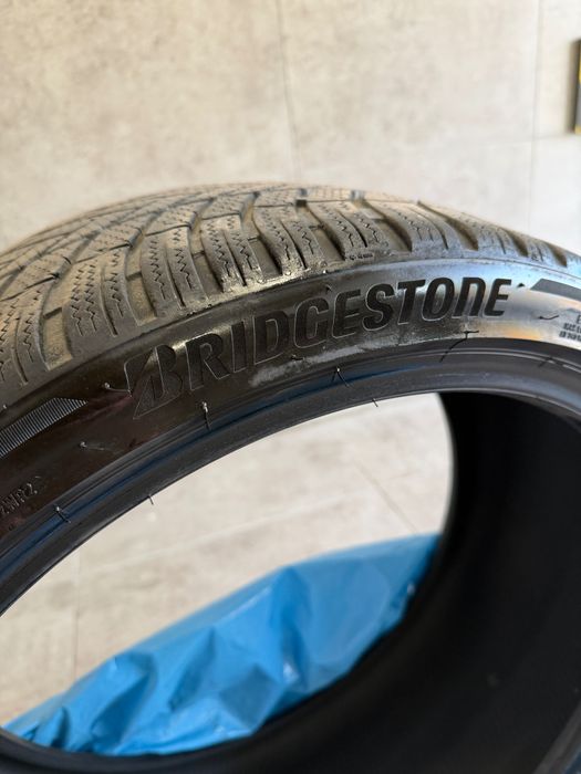 opony zimowe Bridgestone (255/35/R20)