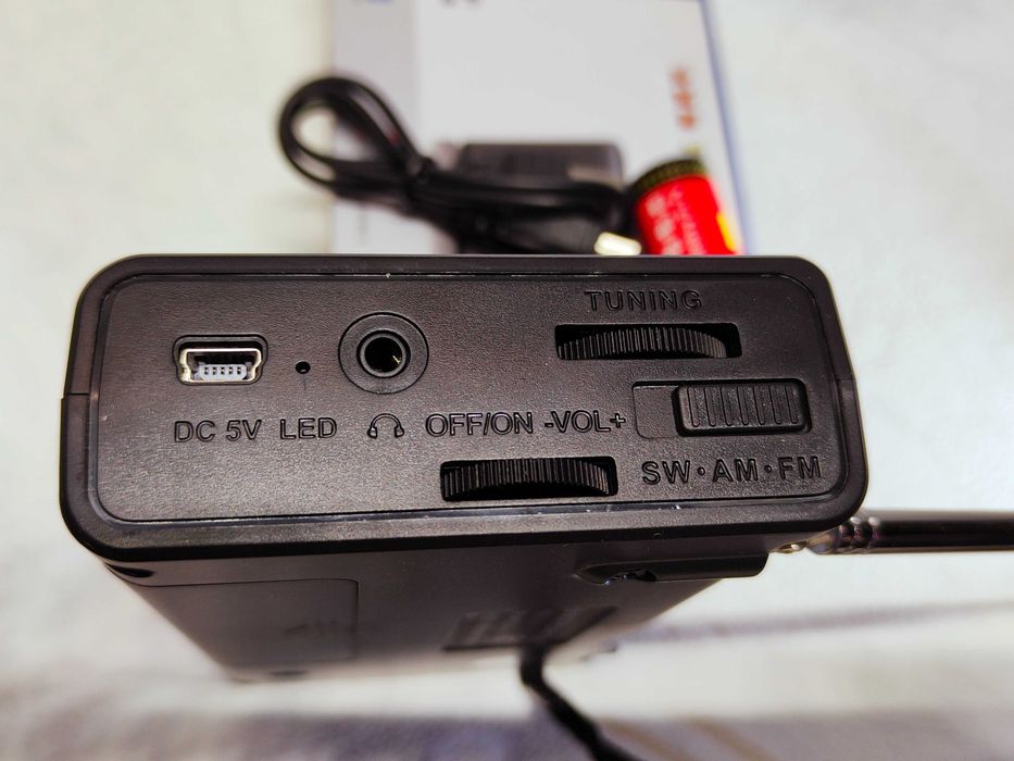 Трехдиапазонный радиоприемник L-31 питание от 18650