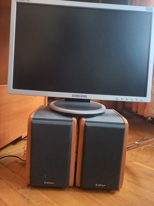 Монітор до комп'ютера,  стерео колонки до нього