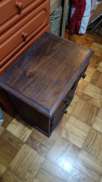 Móvel de apoio ou mesinha de cabeceira