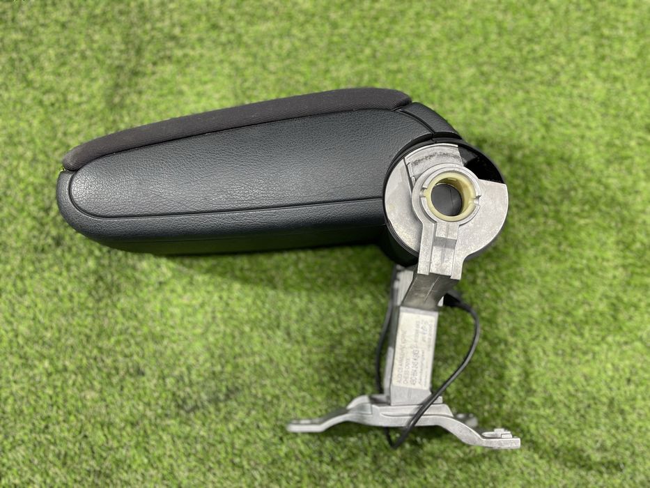 Підлокітник Audi A6C5 під телефон 4BO864245