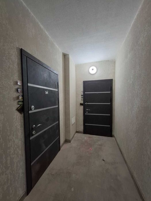 Продаю панорамну 4кімнатну квартиру на березі річки.Газифікована.110м2