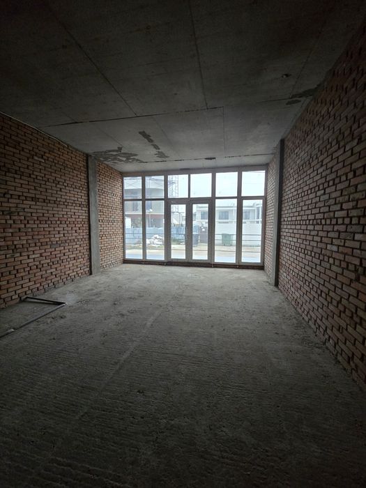 Аренда!Дивовижний фасадний офіс 44,7м2 від забудовника  у зданому будинку