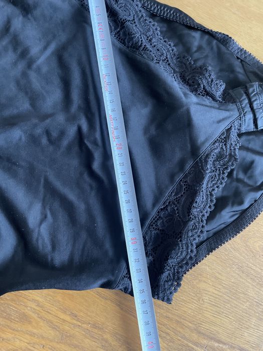 Koronkowe body Triumph, 85c, rozm M, czarne, seksowne