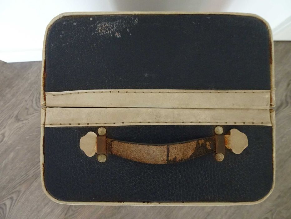 Antiga Mala de viagem - Baú boneca Famosa Nancy