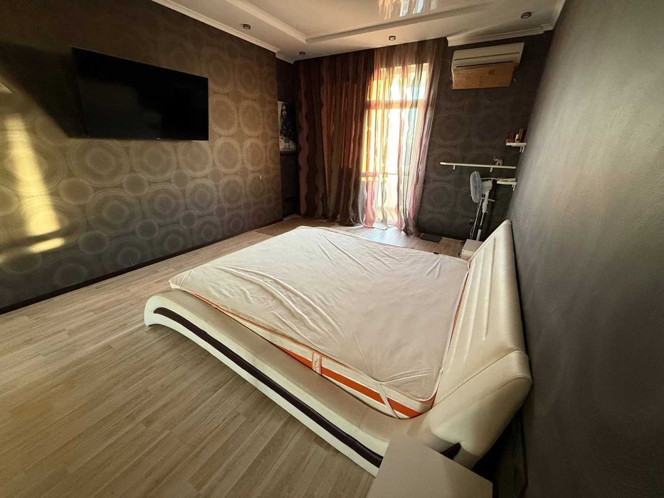 Велика стильна квартира в Аркадії. 4 спальні. Вид моря. Автономна.