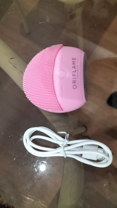 Aparelho de limpeza de pele da Marca Oriflame