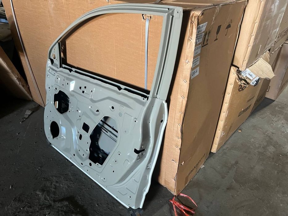 Двері пепедні права та ліва  на Nissan Rogue Sport/Qashqai 2014+