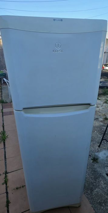 Frigorífico Indesit...Esta em bom estado  200€ negociável!