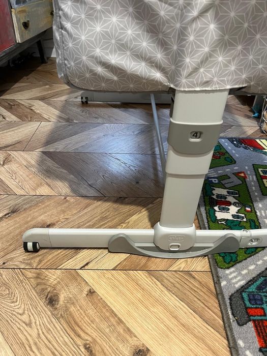 Dostawka Chicco next to me