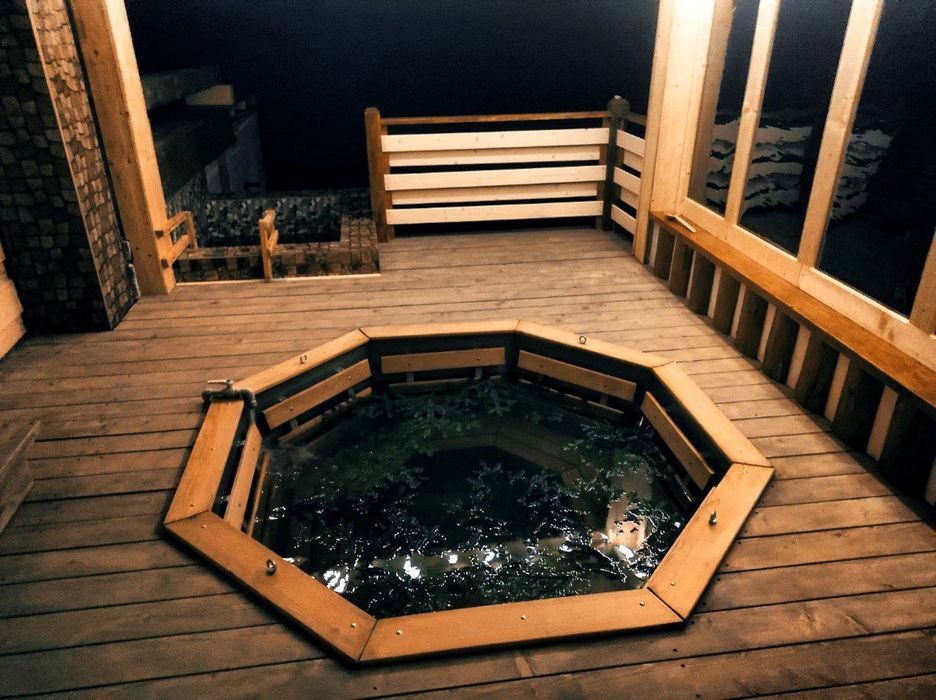 Відпочинок в карпатах з Чаном під лісом "Berdo"