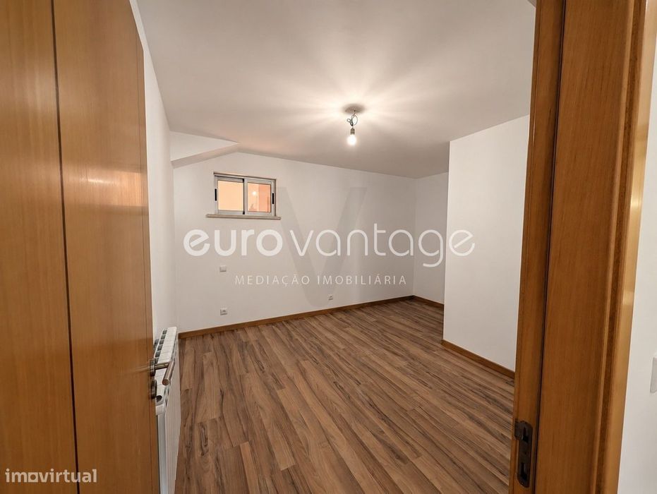 Apartamento T2+1 com 2 Garagens & Sótão | Casal dos Matos, Pousos,...