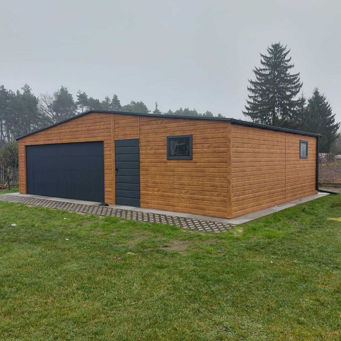 PROMOCJA Garaż blaszany z bramą segmentową dwuspadowy dach 9x7