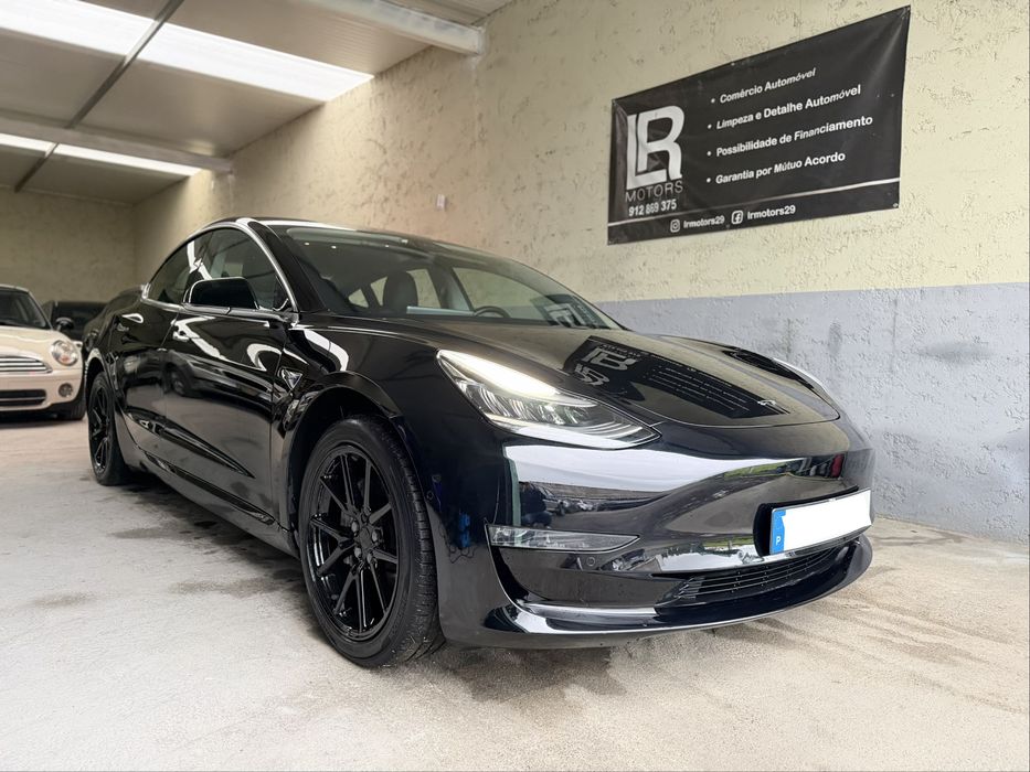 Tesla Model 3 Standard Range Plus - Desde 275€ Mês