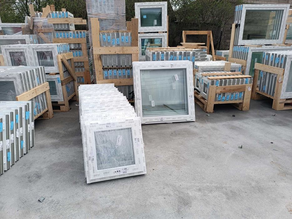 drzwi pcv zewnętrzne dostępne od ręki w czterech kolorach  _ okna