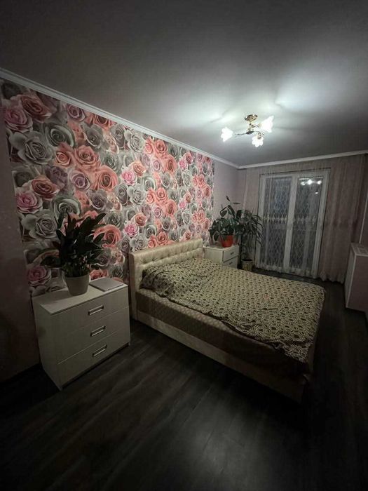 Продаж квартири три кімнатної