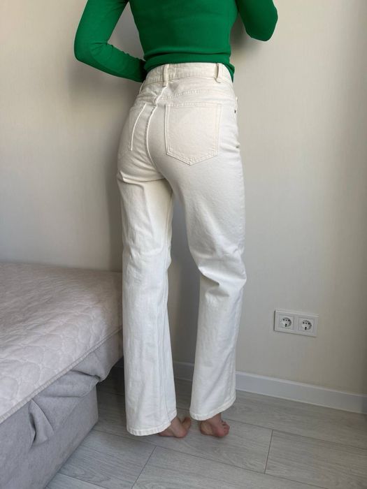 Молочні джинси з високою талією