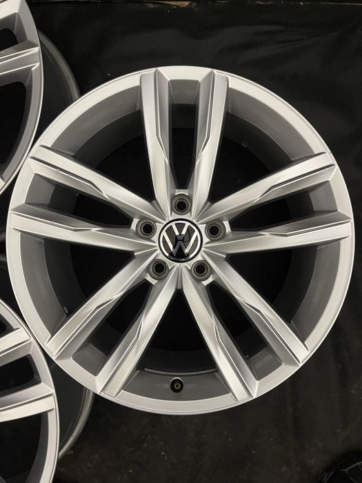 Диски R18 5x112 Et44 8J. Volkswagen Passat B8 B7 NMS Arteon ID4 CС Tig
