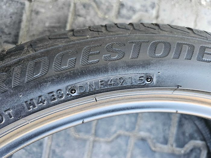 Lato Bridgestone 225/45 R19 5mm