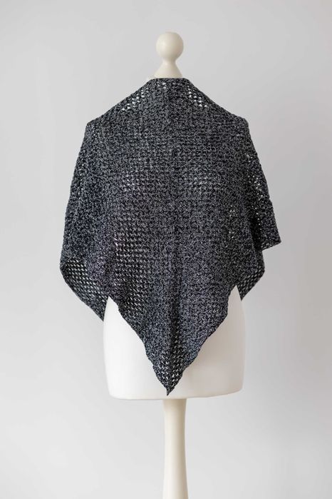 Szydełkowa chusta trójkątna kobieca żałoba