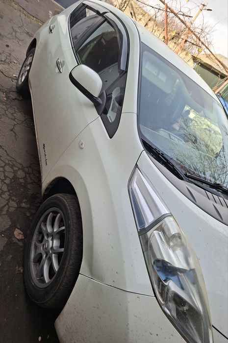 Nissan leaf 2011р