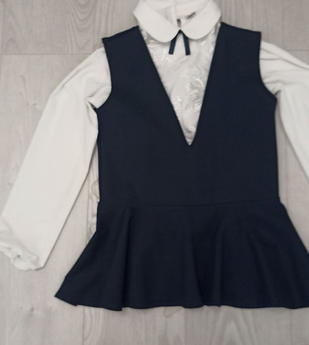 Костюм шкільний для дівчинки.