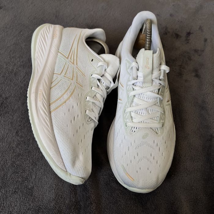 Жіночі кросівки Asics Gel-cumulus. P. 40,5.