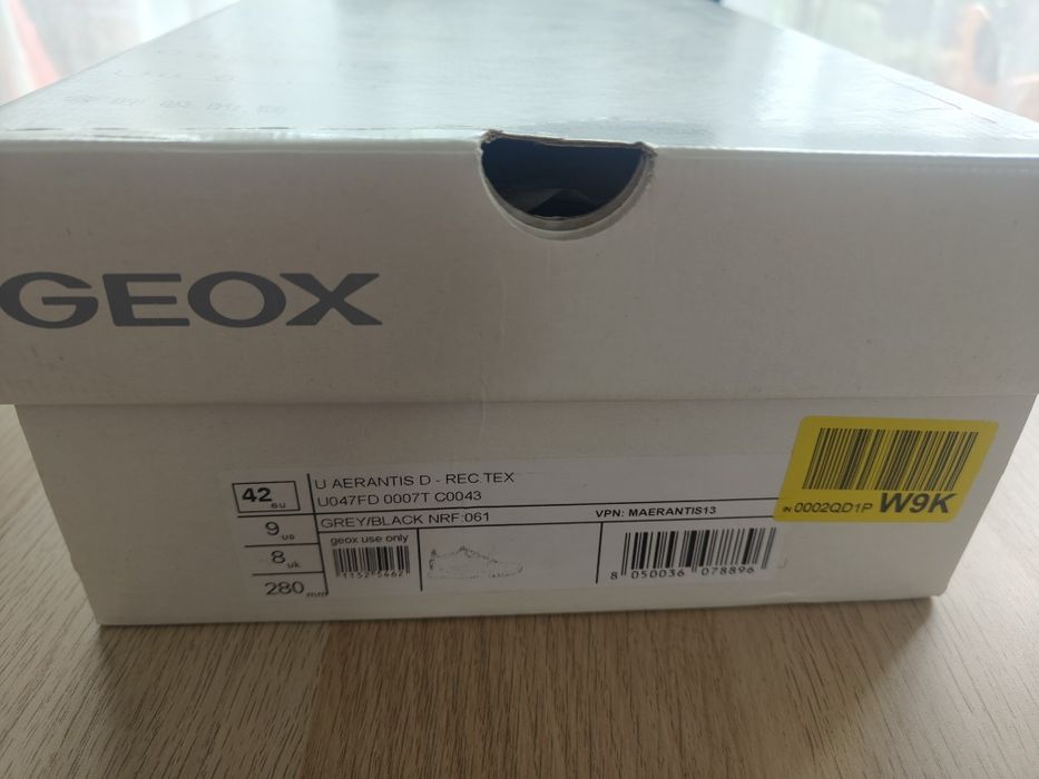 Sneakersy Geox Rozmiar 42 nowe.