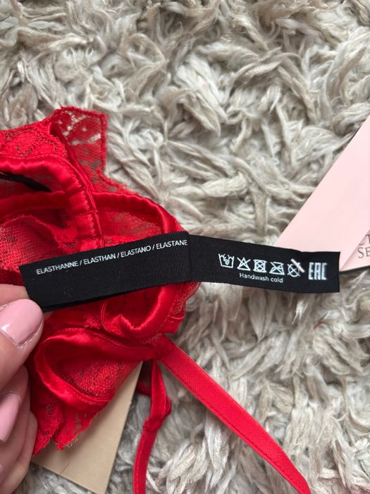 Pas do pończoch Victoria’s Secret
