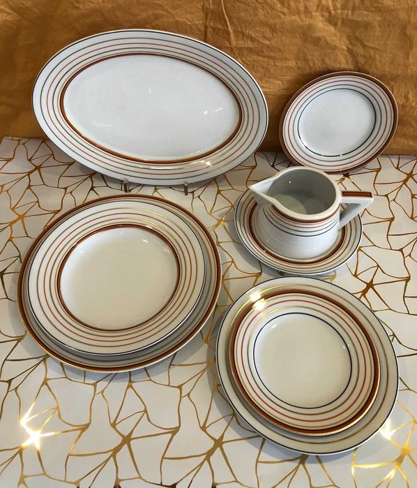 conjunto de peças de mesa em porcelana da vista alegre, coleção "manhattan"
