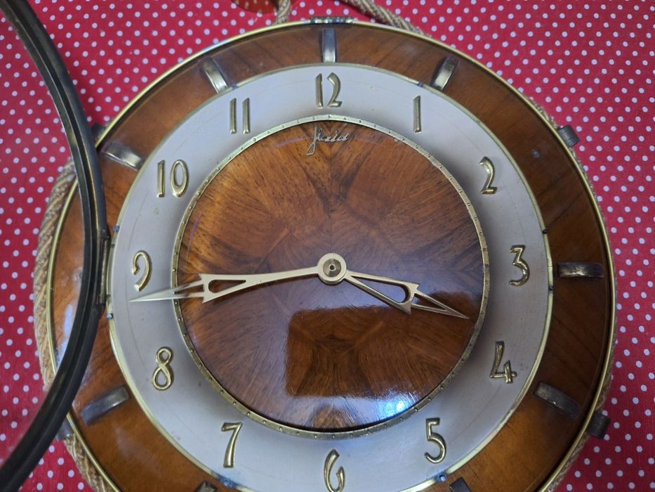 Relógio de parede antigo