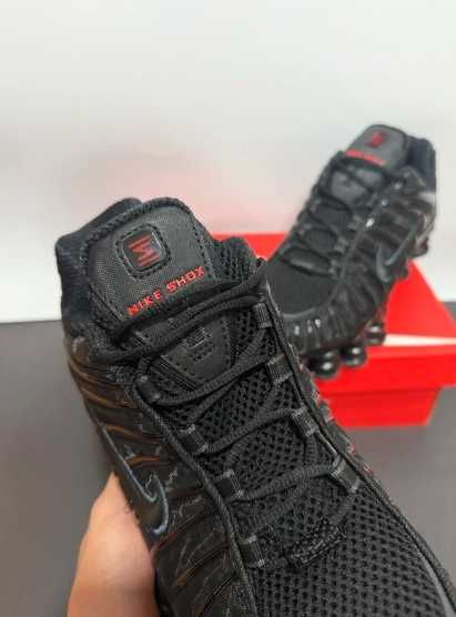 Pasuje bardzo dobrze do ubrań. Rozmiar.36