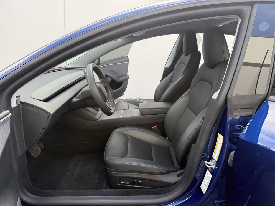 Tesla Model 3      2025