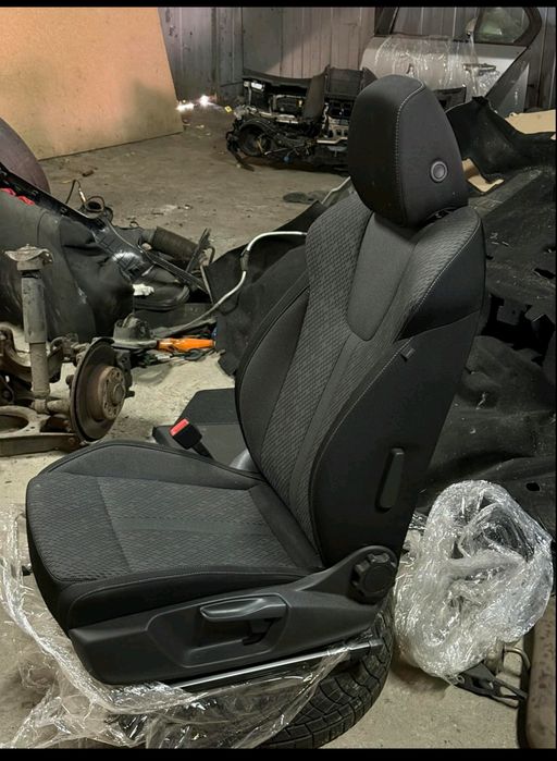 Сидение левое шкода  октавия А8