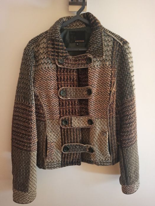 Casaco de Inverno, modelo militar, XL, de cor verde e castanho.