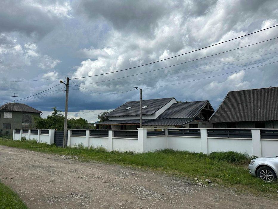 Продається двоповерховий будинок в с. Р. Поле.