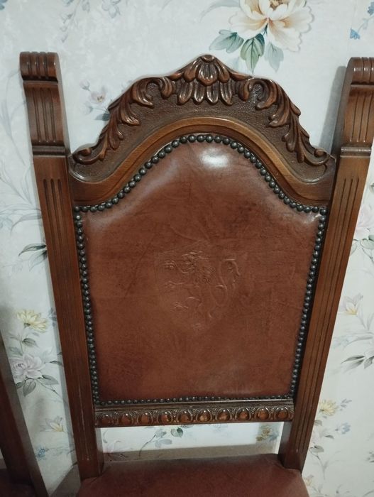 Продам стільці шкіряні