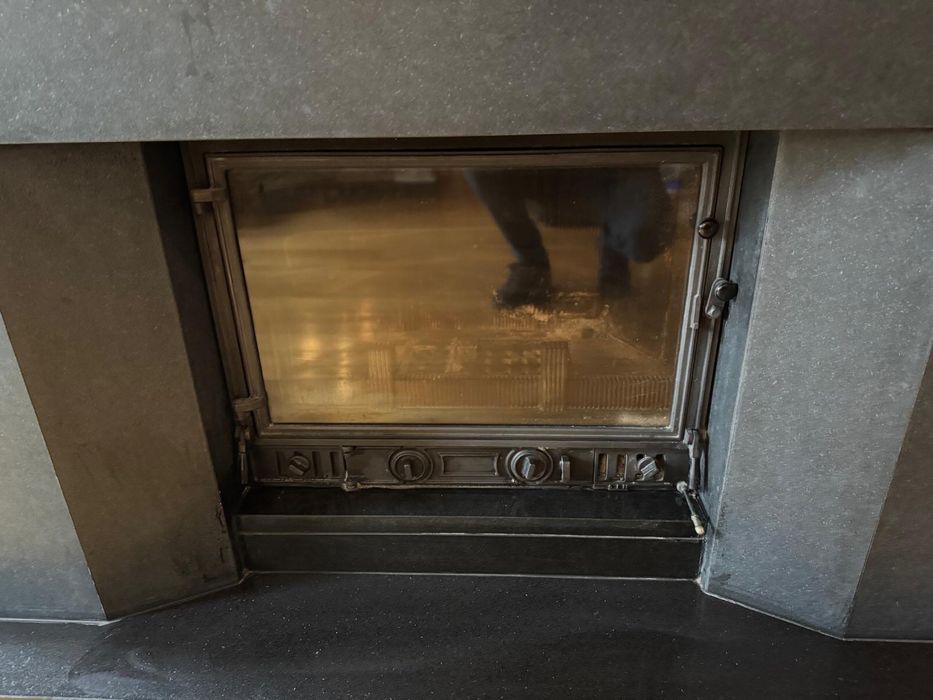 Kominek żeliwny z granitu