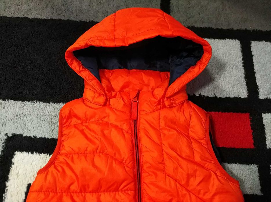 Тепла,фірмова,демі жилетка для хлопчика 8-9 р-Name it