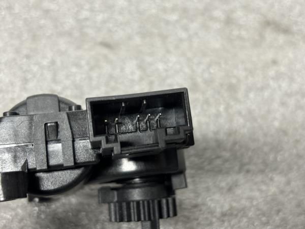 Motor da comporta da sofagem VOLKSWAGEN Golf VIII (CD1)