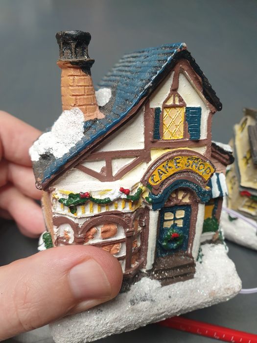 Dekoracje świąteczne domki z światełkami led