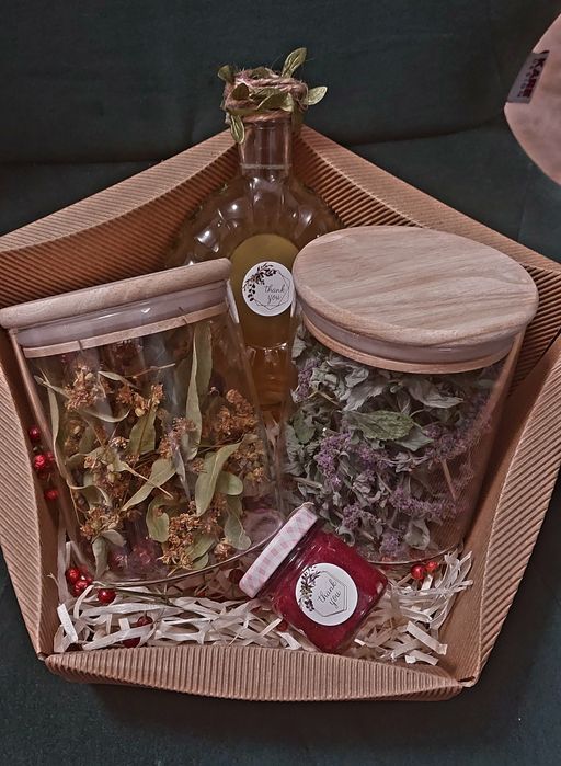 Zestaw nr2 Dary Natury  Kosz Prezentowy