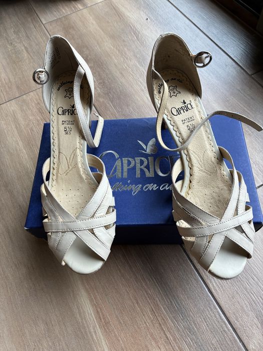 Caprice nowe sandalki skorzane kremowe 39
