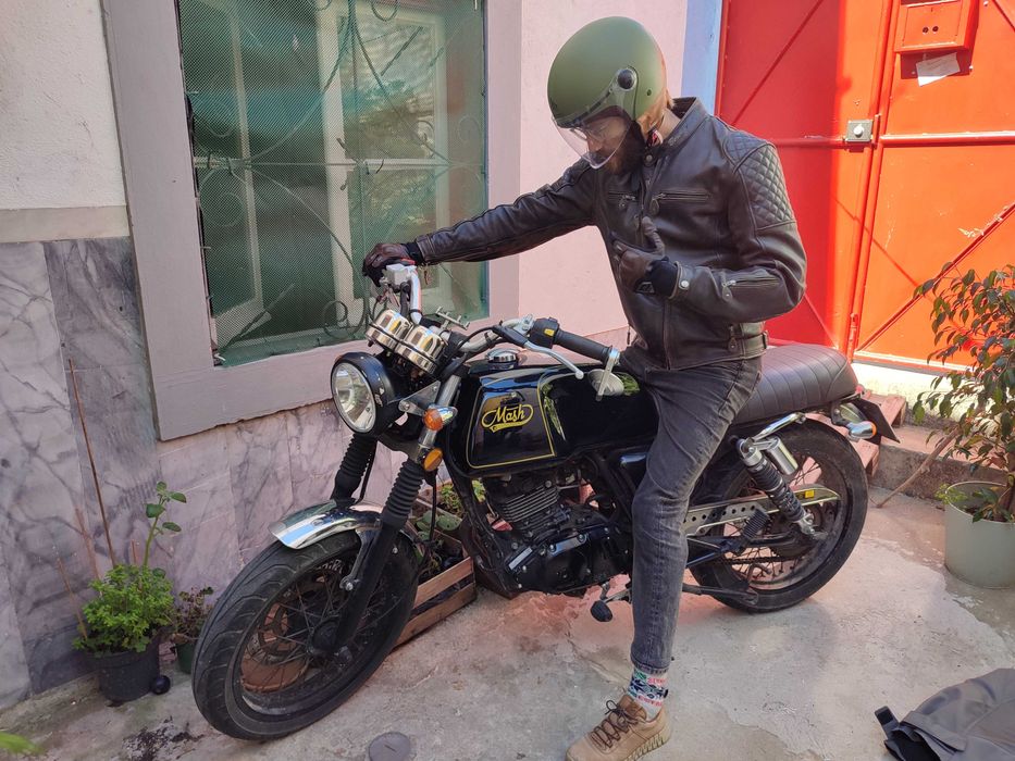 Mash black seven (1600 EUR) + rider kit (370)