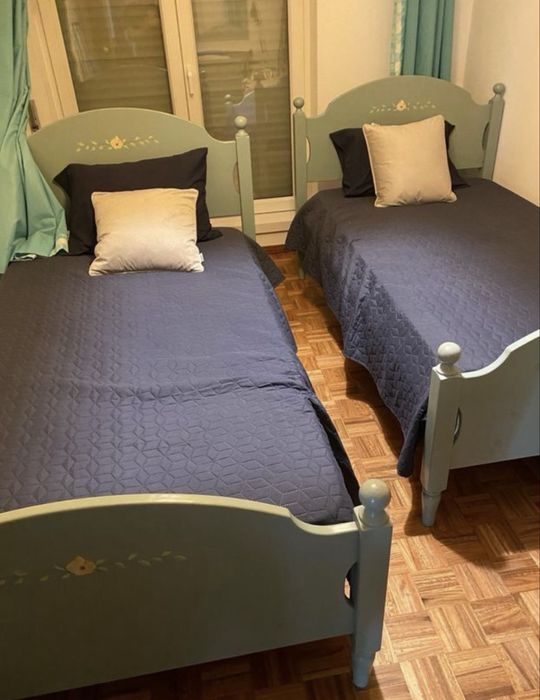 Mobilia quarto  2 camas espelho cadeira comoda colchoes