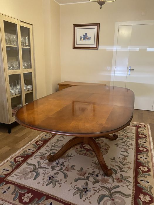 Mesa Oval Extensivel em Cerejeira (Madeira Maciça) com Pé de Galo